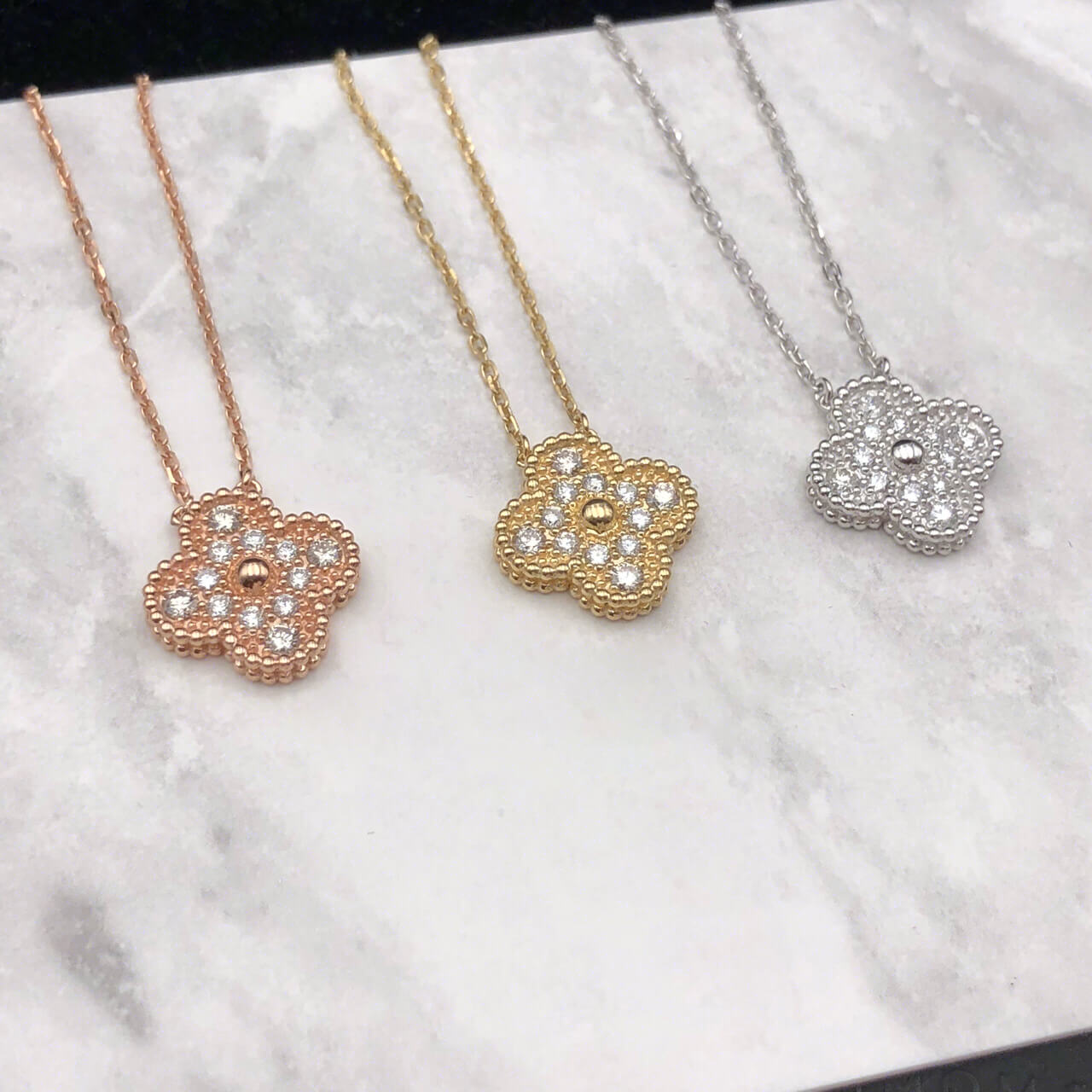 Vintage Alhambra pendant diamonds