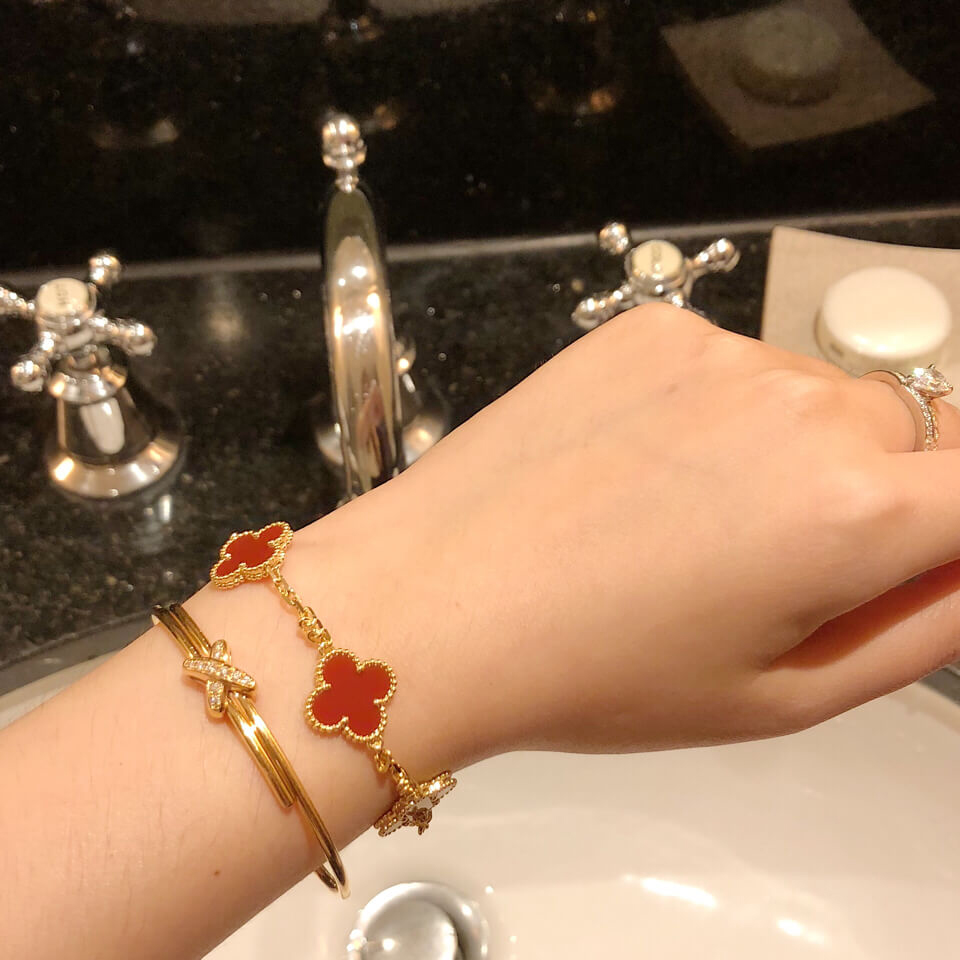 van cleef alhambra bracelet red