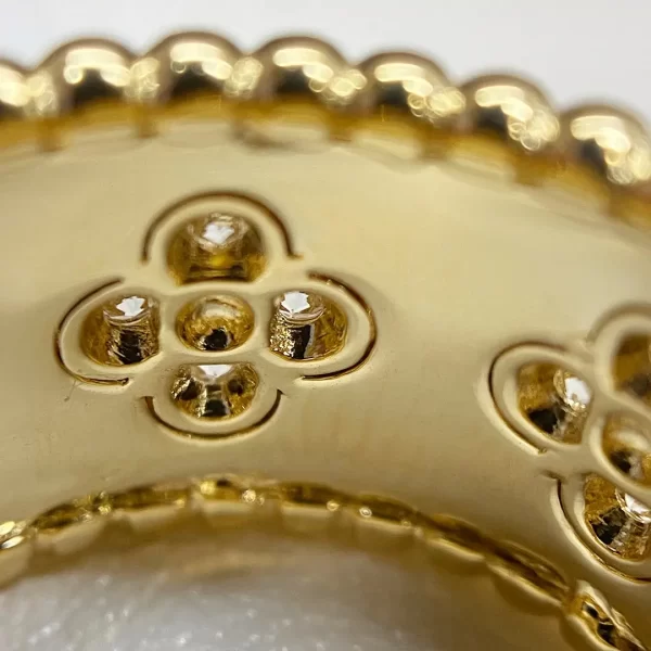 Perlée clovers ring medium model fake