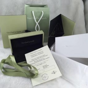 van cleef packaging