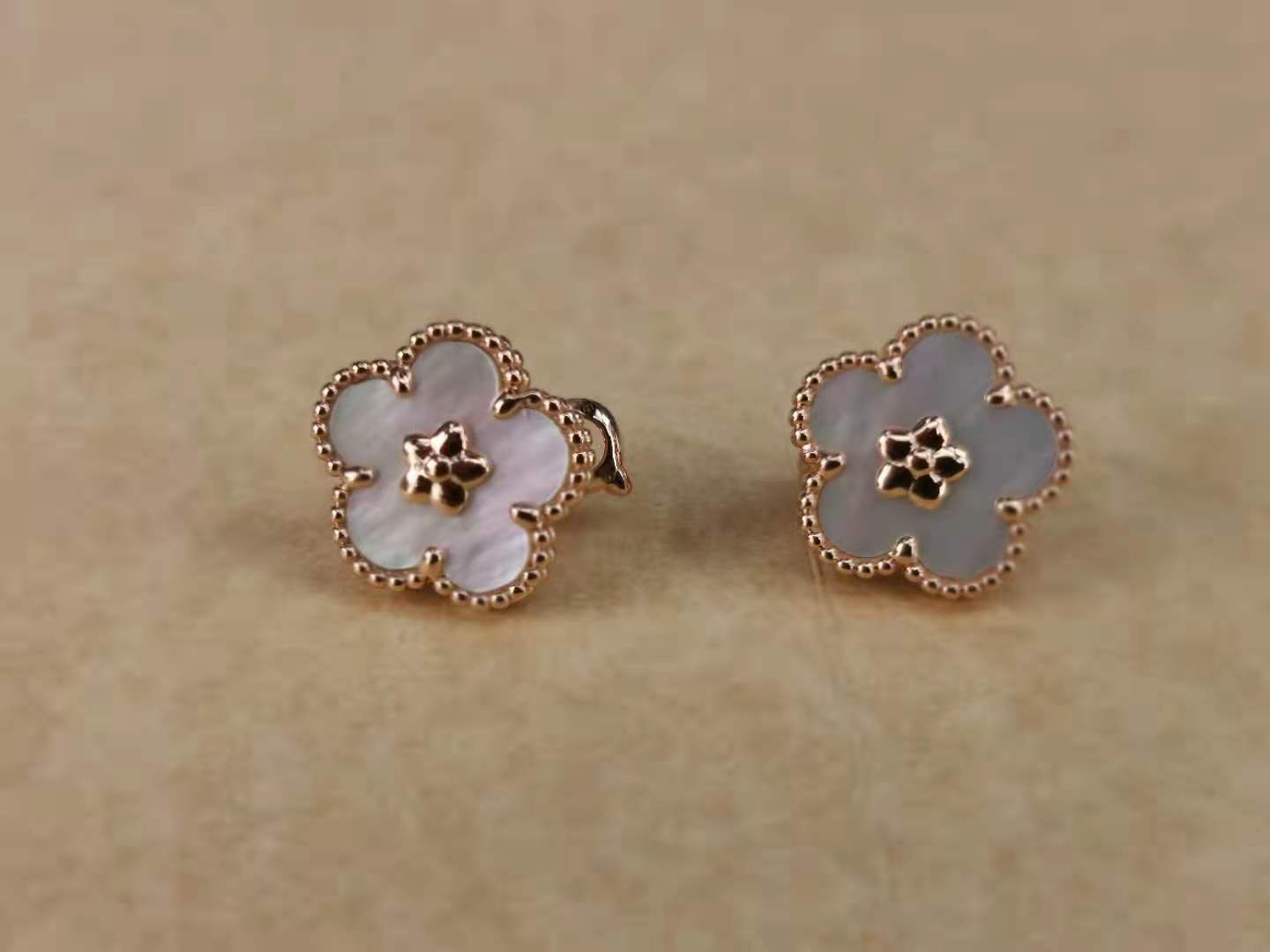 Lucky Spring earrings, plum blossom
