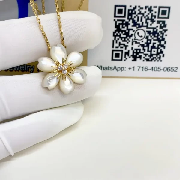 replica Van Cleef Rose de Noël pendant cheap