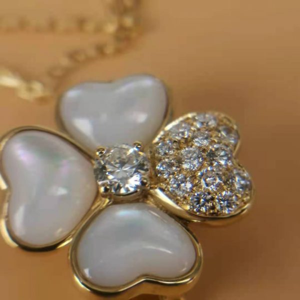 Cosmos clip pendant, medium model Rose gold, Diamond, Mother-of-pearl