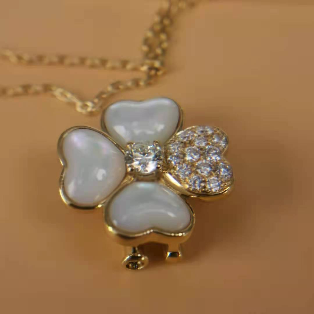 Cosmos clip pendant, medium model Rose gold, Diamond, Mother-of-pearl