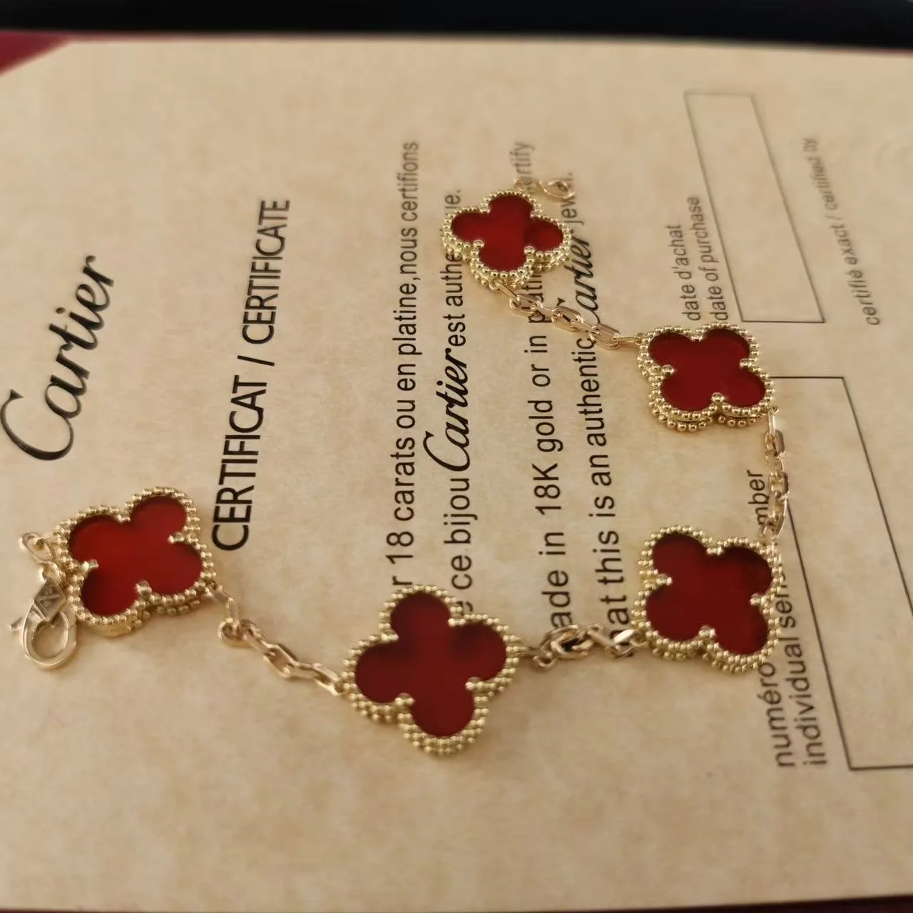 Premium carnelian Vintage Alhambra-style five-motif bracelet with a fuller gold frame