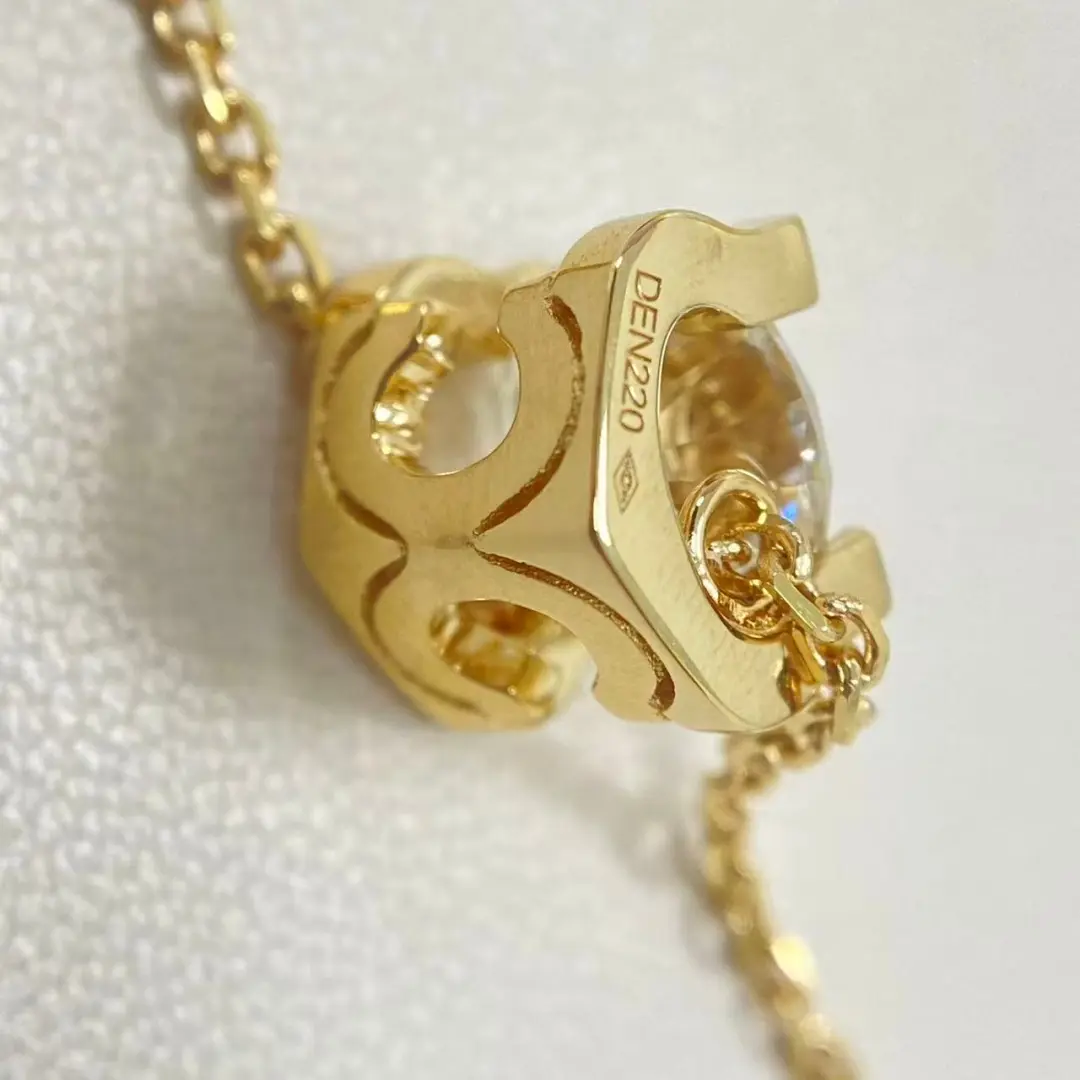 Side detail of the diamond pendant and chain attachment