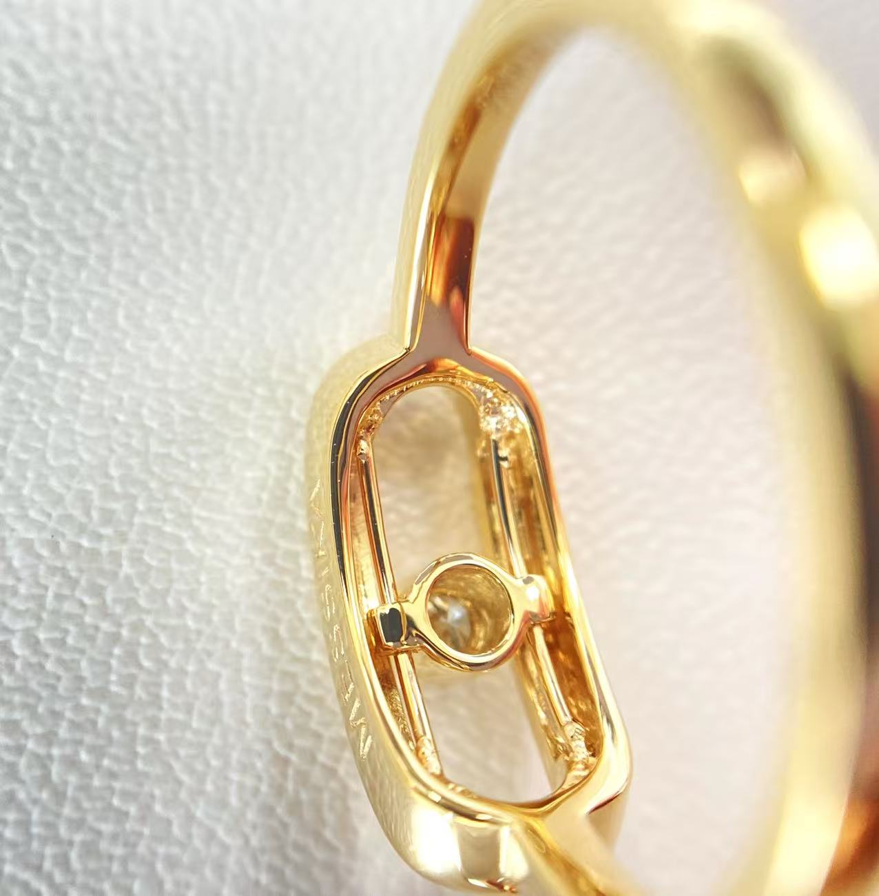 Open back and stone setting of the Move Uno style large ring