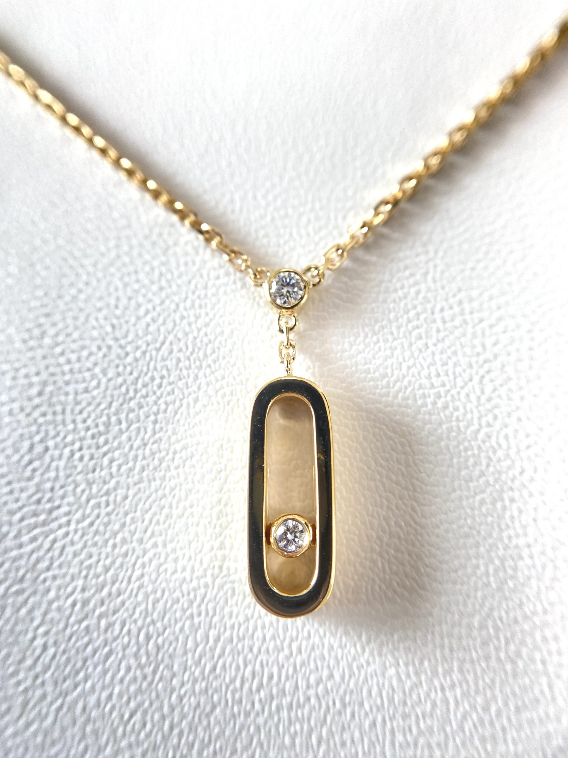 Move Uno style small openwork pendant on a yellow gold necklace, front view